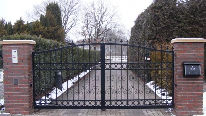 Schmiedeeiserne 2-flügelige Drehflügeltoranlage